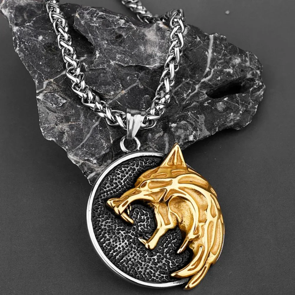 "The Wizard Wolf Head with A The Wild Hunt 3 Figure Pendant Necklace, GP1231209 - Picture 1 of 1
